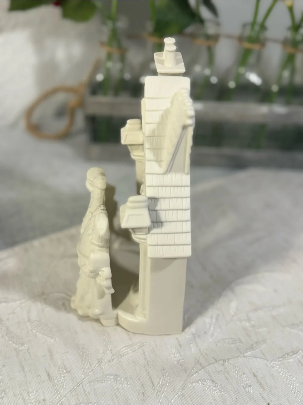 VTG PartyLite P7123 Bakery Carolers Bisque Porcelain Tealight Holder NIB